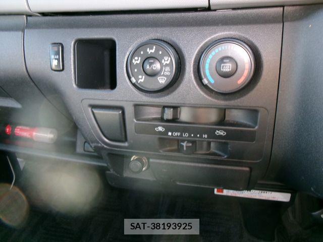 Toyota HIACE VAN 2010-06 7562214-17