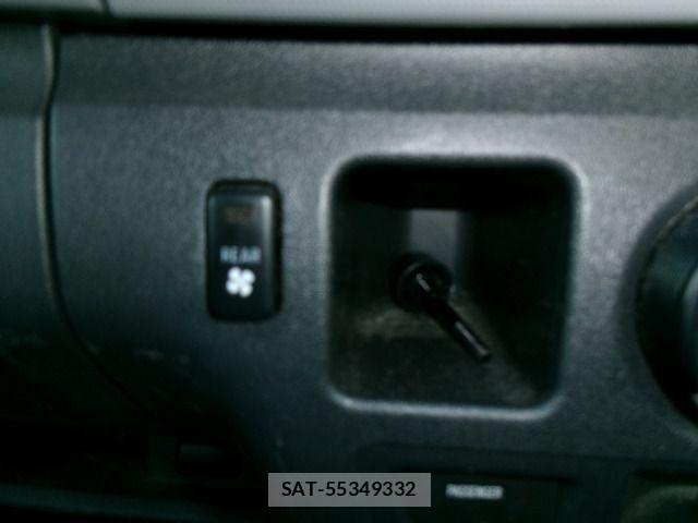 Toyota HIACE VAN 2013-01 7562213-15
