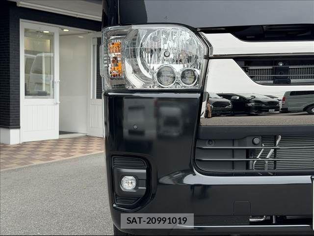 Toyota HIACE VAN 2023-03 7562209-9