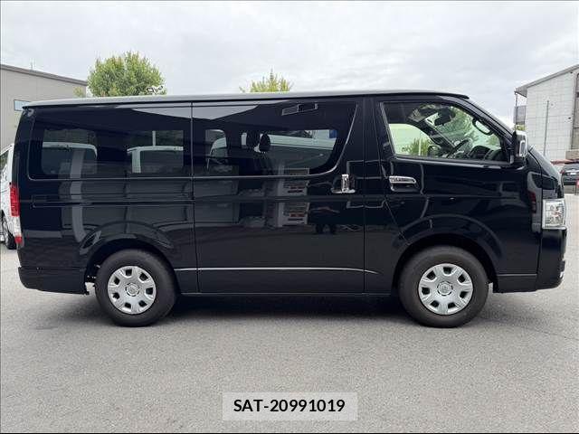 Toyota HIACE VAN 2023-03 7562209-12