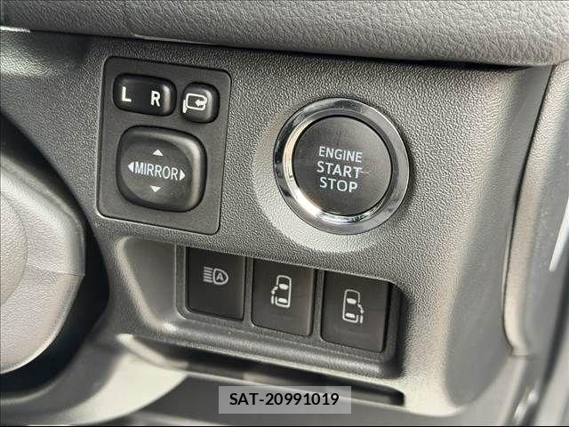 Toyota HIACE VAN 2023-03 7562209-17
