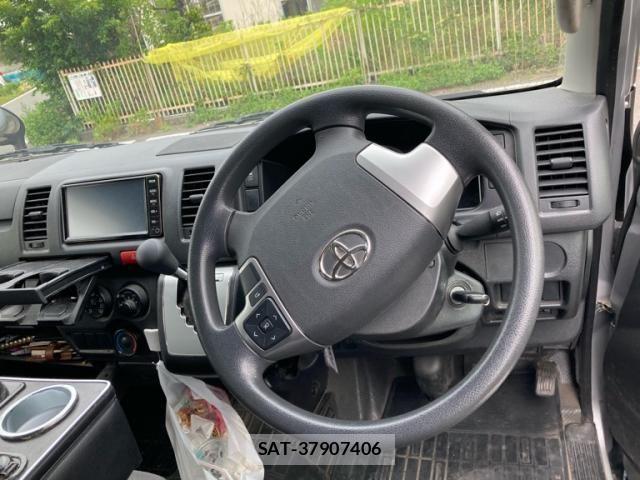 Toyota HIACE VAN 2020-11 7562211-9