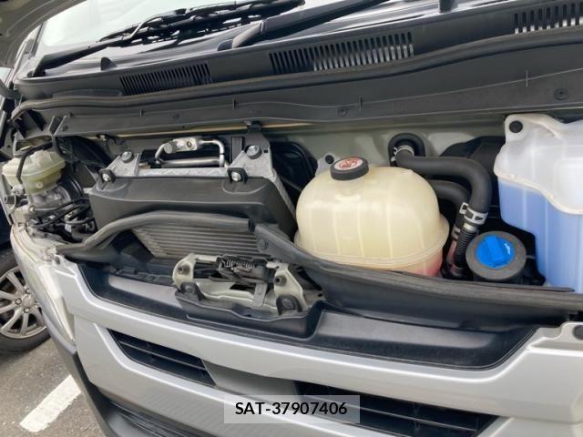 Toyota HIACE VAN 2020-11 7562211-3