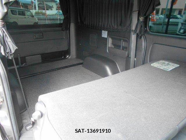 Toyota HIACE VAN 2019-02 7616924-12