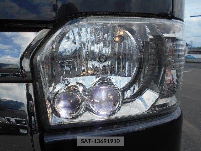 Toyota HIACE VAN 2019-02 7616924-15