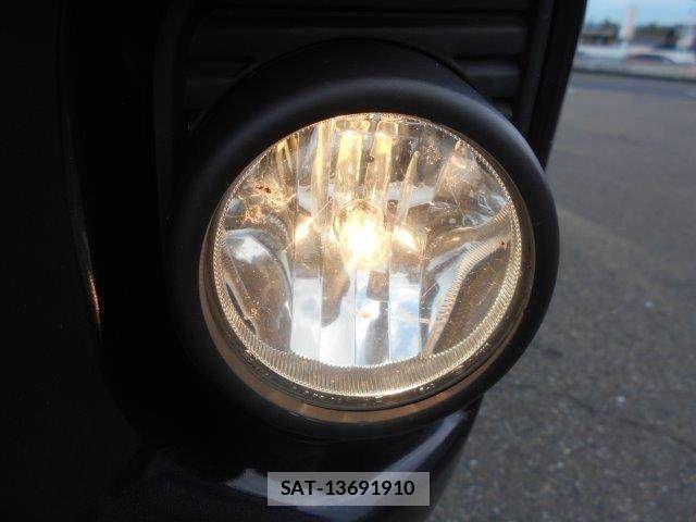 Toyota HIACE VAN 2019-02 7616924-16