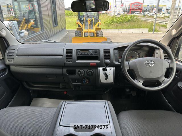 Toyota HIACE VAN 2017-03 7616926-9
