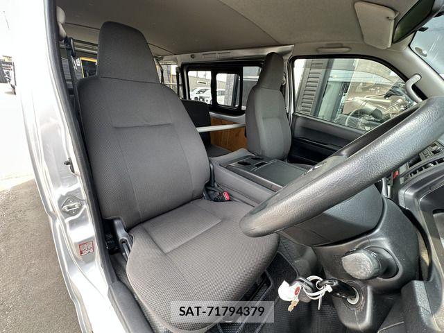 Toyota HIACE VAN 2017-03 7616926-10