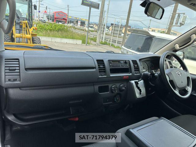 Toyota HIACE VAN 2017-03 7616926-8