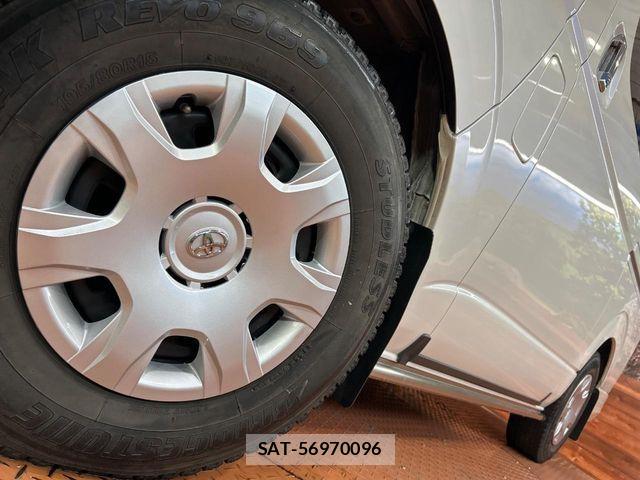Toyota HIACE VAN 2022-07 7616912-12