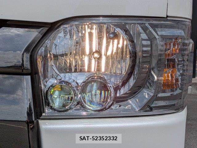 Toyota HIACE VAN 2020-03 7616922-12