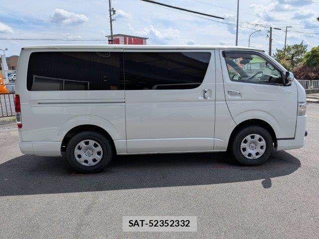 Toyota HIACE VAN 2020-03 7616922-17