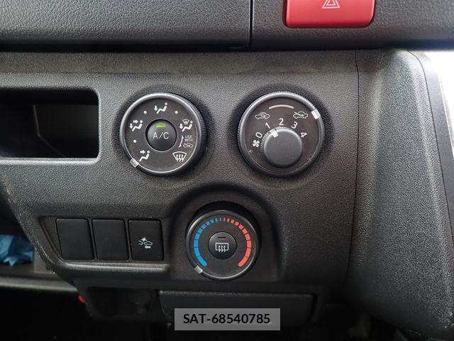 Toyota HIACE VAN 2020-05 7616925-12