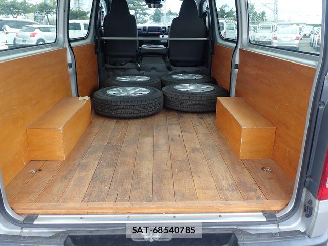 Toyota HIACE VAN 2020-05 7616925-21