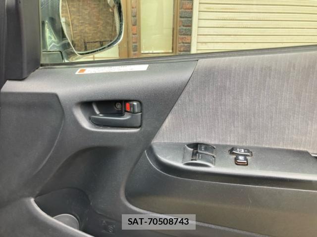 Toyota HIACE VAN 2012-06 7616927-17