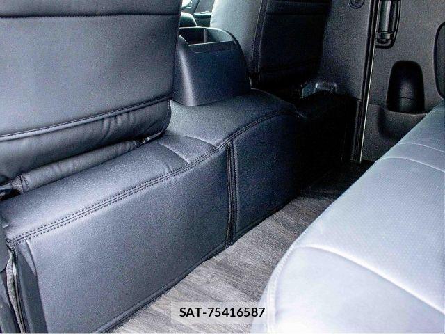 Toyota HIACE VAN 2019-01 7616920-12