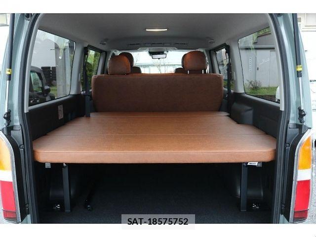 Toyota HIACE VAN 2025-01 7616910-11