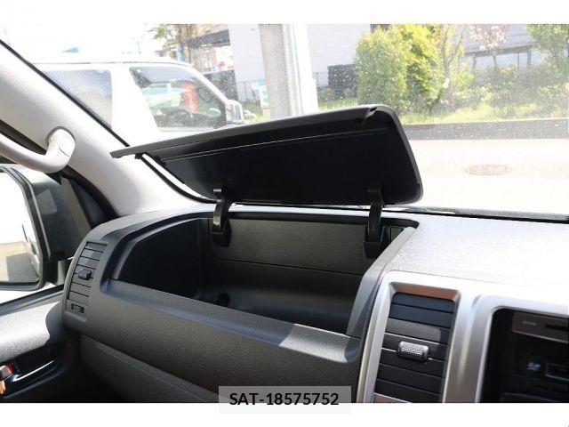 Toyota HIACE VAN 2025-01 7616910-16