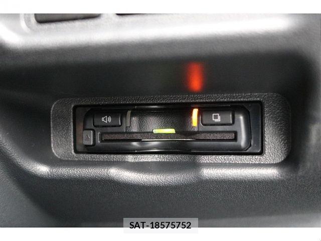 Toyota HIACE VAN 2025-01 7616910-17