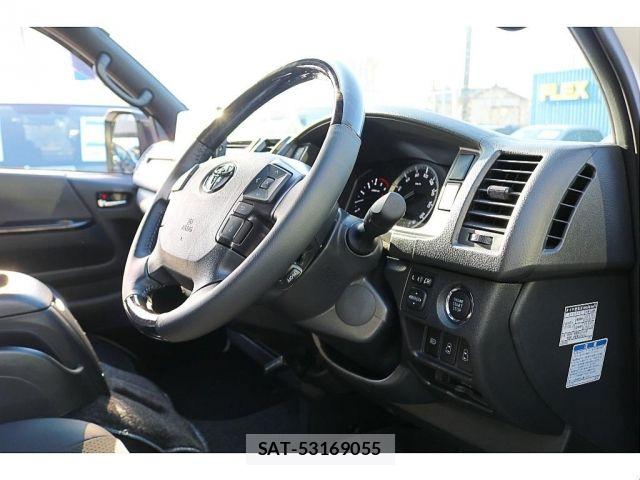 Toyota HIACE VAN 2024-01 7616914-9