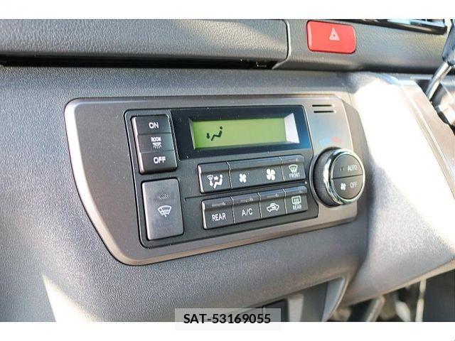Toyota HIACE VAN 2024-01 7616914-13