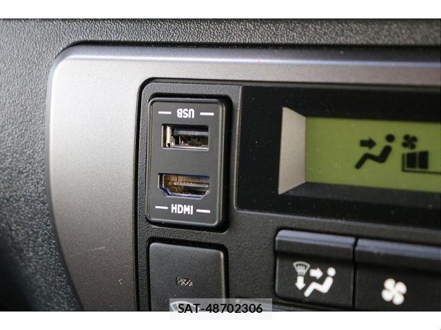 Toyota HIACE VAN 2025-01 7616911-13