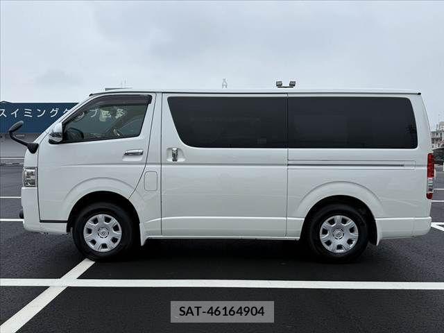 Toyota HIACE VAN 2018-12 7616918-11