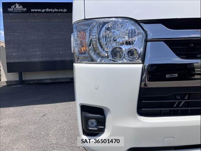 Toyota HIACE VAN 2022-11 7616917-9