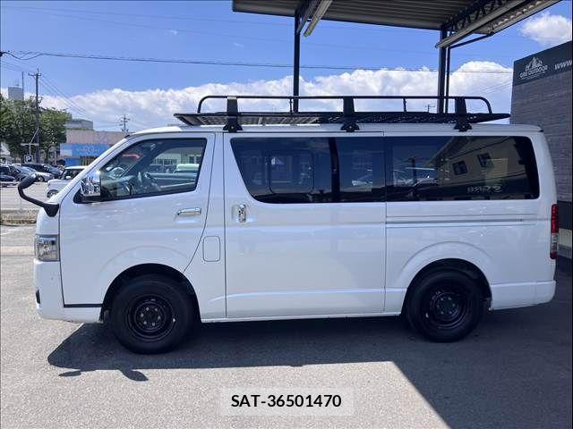 Toyota HIACE VAN 2022-11 7616917-13