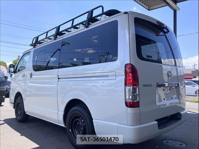 Toyota HIACE VAN 2022-11 7616917-15