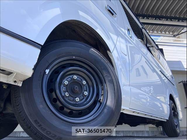 Toyota HIACE VAN 2022-11 7616917-8