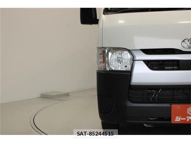 Toyota HIACE VAN 2022-03 7616923-16
