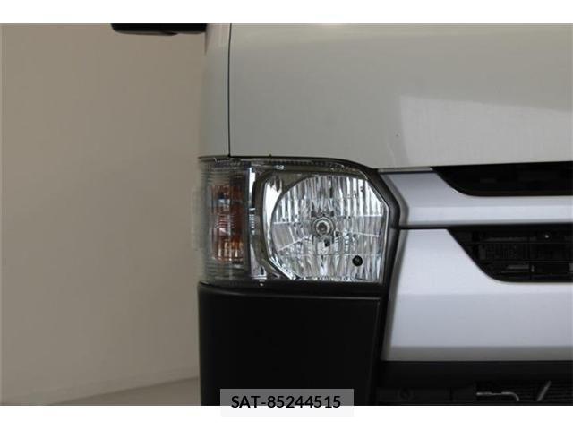 Toyota HIACE VAN 2022-03 7616923-17
