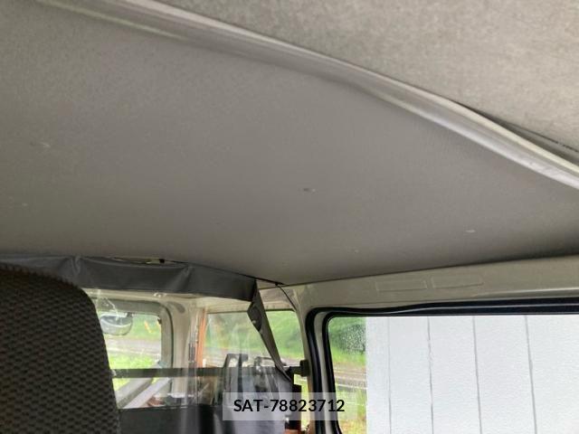 Toyota HIACE VAN 2014-04 7616928-11