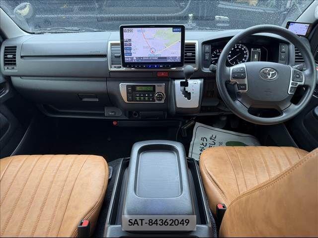 Toyota HIACE VAN 2024-04 7876727-3