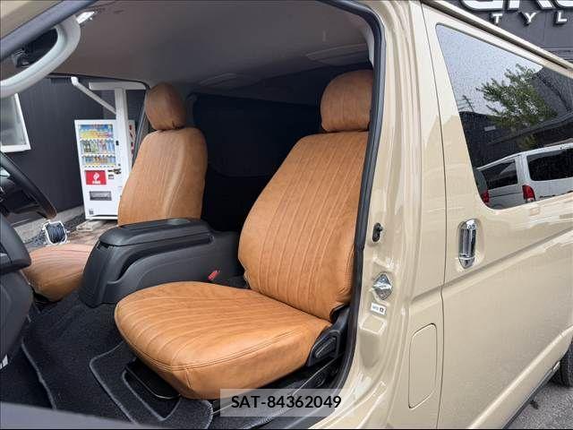 Toyota HIACE VAN 2024-04 7876727-6