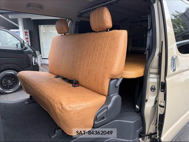 Toyota HIACE VAN 2024-04 7876727-7