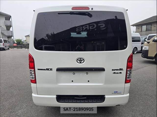 Toyota HIACE VAN 2017-12 7876739-2