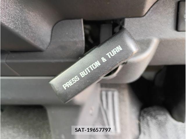 Toyota HIACE VAN 2016-03 7902690-17