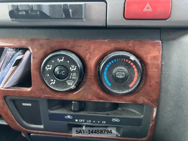 Toyota HIACE VAN 2006-03 7961940-18
