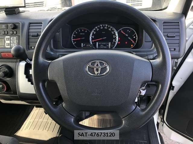 Toyota HIACE VAN 2018-11 7979402-11