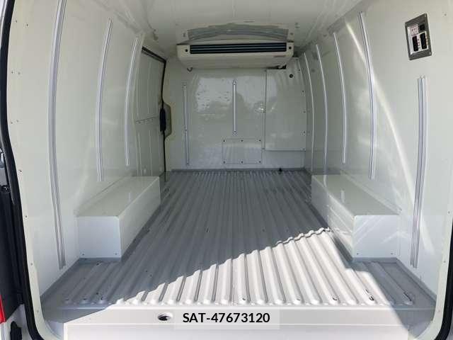 Toyota HIACE VAN 2018-11 7979402-13