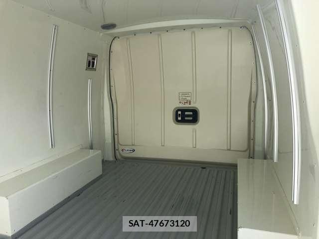 Toyota HIACE VAN 2018-11 7979402-15