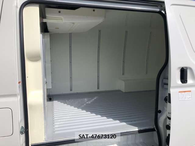 Toyota HIACE VAN 2018-11 7979402-16