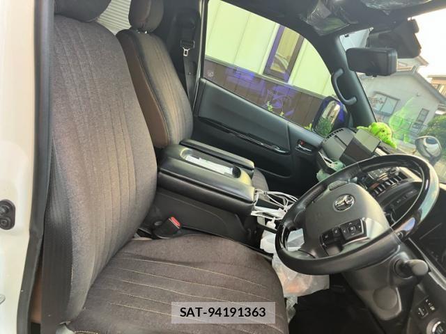 Toyota HIACE VAN 2024-08 7979395-10