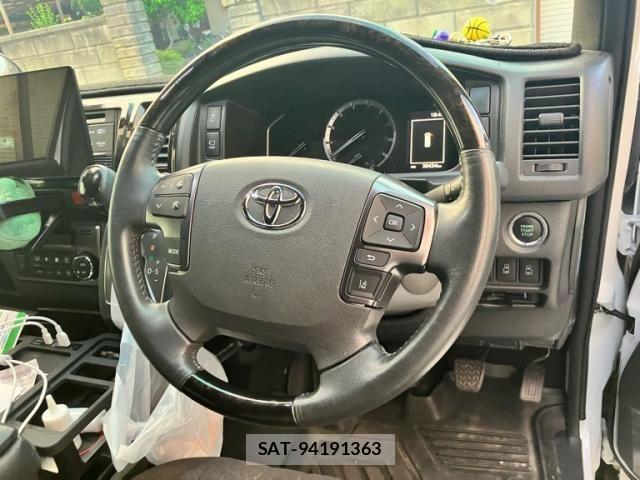 Toyota HIACE VAN 2024-08 7979395-11