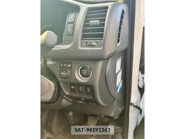 Toyota HIACE VAN 2024-08 7979395-12