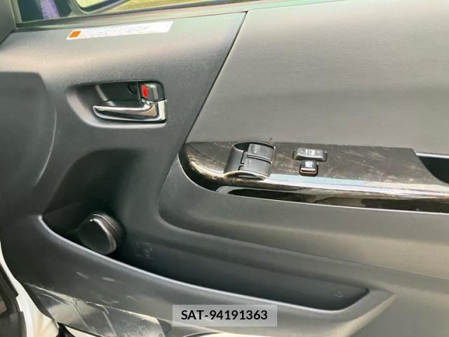 Toyota HIACE VAN 2024-08 7979395-13
