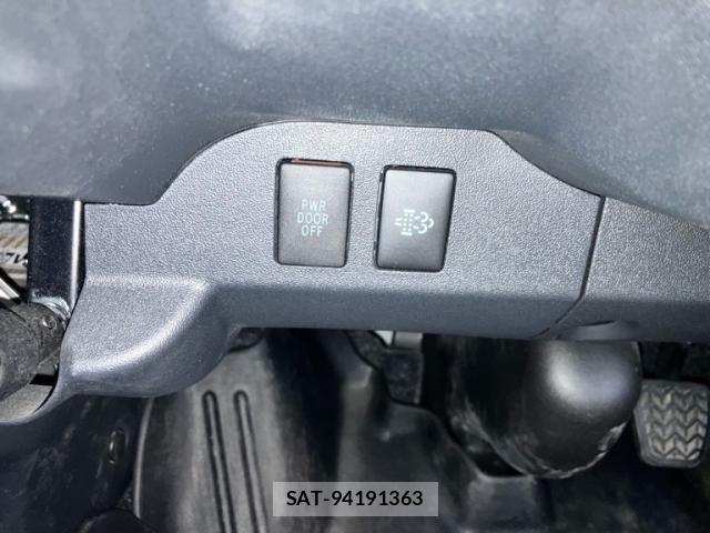 Toyota HIACE VAN 2024-08 7979395-24
