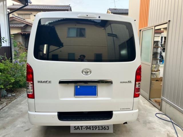 Toyota HIACE VAN 2024-08 7979395-4